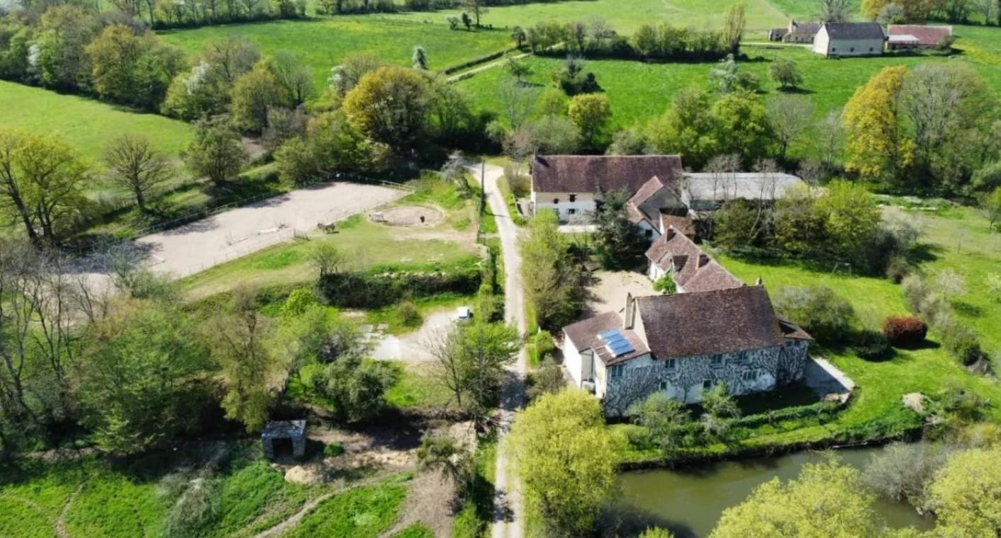 Ferme Equestre & Chambres D'Hotes Gateau Stables Proche Guedelon Saint-Amand-en-Puisaye Eksteriør billede
